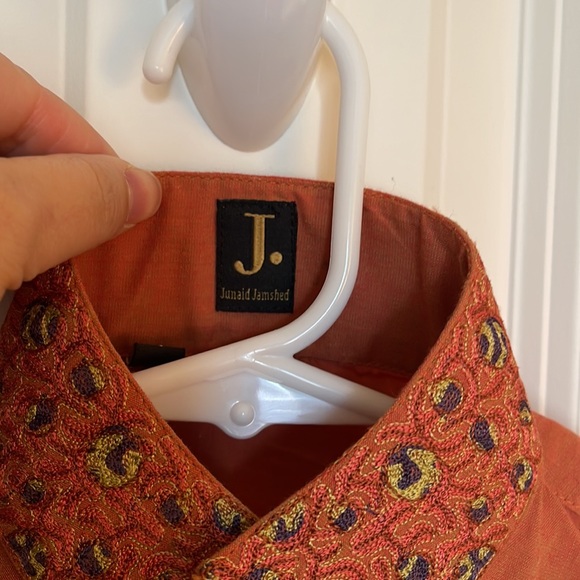 Junaid jamshed (JJ) 4YO boy Kameez with embroidery on the collar. - Picture 2 of 8